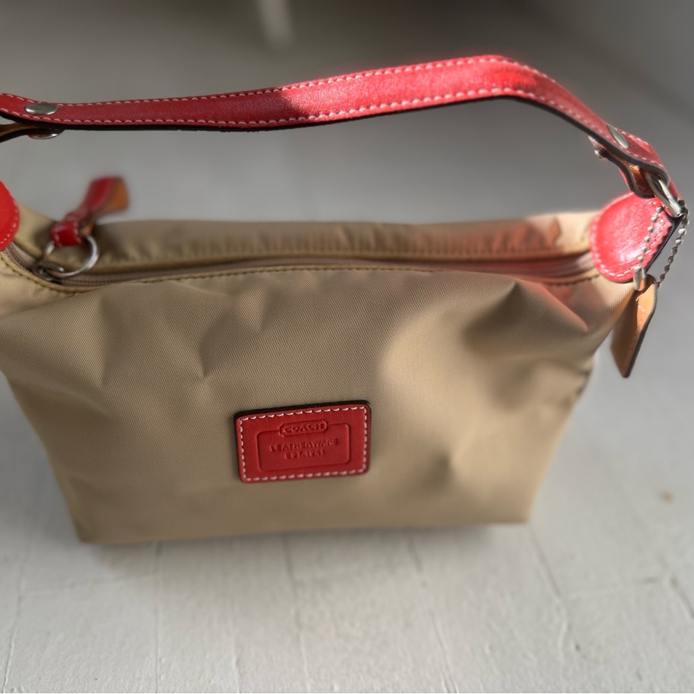 Coach Hampton Beige and Orange Women's Bag

Materials:: Nylon and leather
